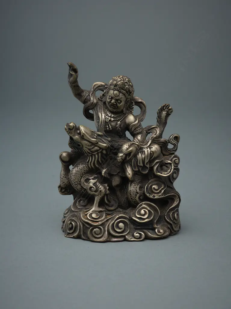 Chinese/Tibetan Vaiśravaṇa white metal alloy figure, Image 1++